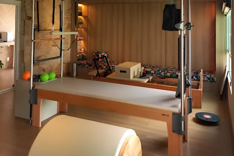 Foto do ambiente do estúdio de pilates Fabiana Portella integrado ao Espaço Integral Saúde